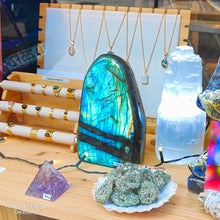 Charger l&#39;image dans la galerie, Grosse Labradorite polie
