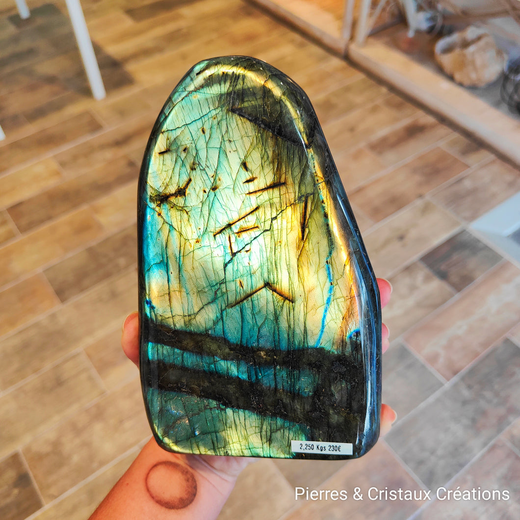 Grosse Labradorite polie