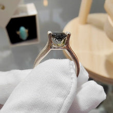 Cargar imagen en el visor de la galería, Tourmaline verte sur bague en argent
