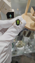 Load and play video in Gallery viewer, Tourmaline verte sur bague en argent
